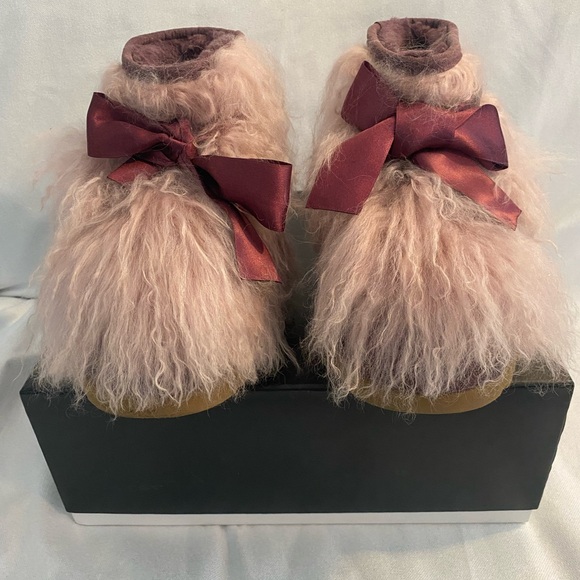 UGG Women's Pink Fur Ankle Boots with Red Bow - Picture 2 of 6